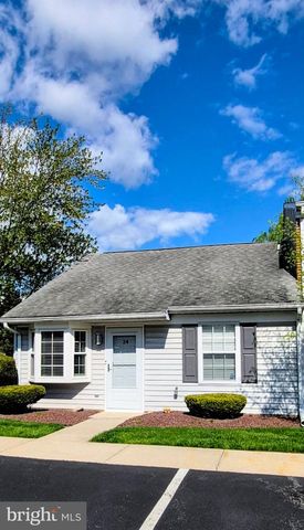 24 SOUTHPOINT DR, Mechanicsburg, PA 17055