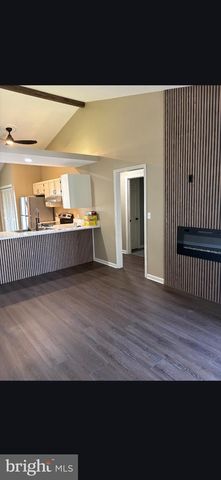 24 SOUTHPOINT DR, Mechanicsburg, PA 17055