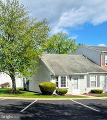24 SOUTHPOINT DR, Mechanicsburg, PA 17055