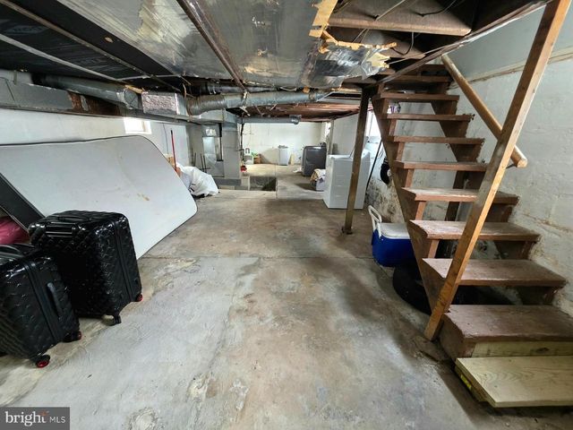 213 LAUREL ST, Beverly, NJ 08010