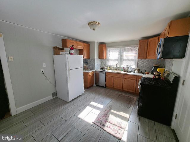 213 LAUREL ST, Beverly, NJ 08010