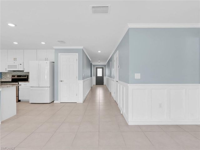 731 Hadley PL W, Naples, FL 34104