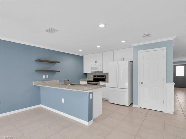 731 Hadley PL W, Naples, FL 34104