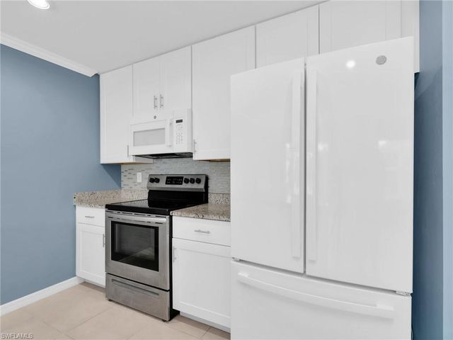 731 Hadley PL W, Naples, FL 34104