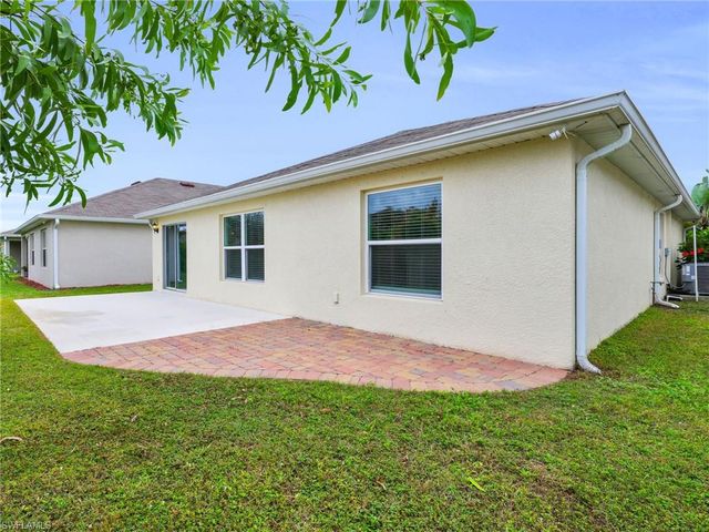 731 Hadley PL W, Naples, FL 34104