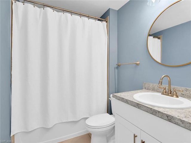 731 Hadley PL W, Naples, FL 34104