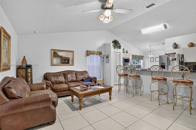 709 NW 177th Ave, Pembroke Pines, FL 33029