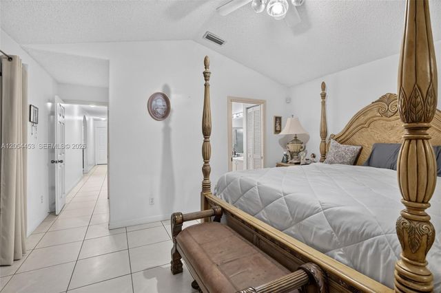 709 NW 177th Ave, Pembroke Pines, FL 33029