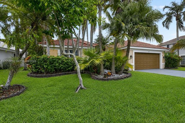 709 NW 177th Ave, Pembroke Pines, FL 33029