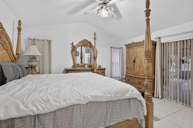 709 NW 177th Ave, Pembroke Pines, FL 33029