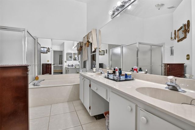 709 NW 177th Ave, Pembroke Pines, FL 33029