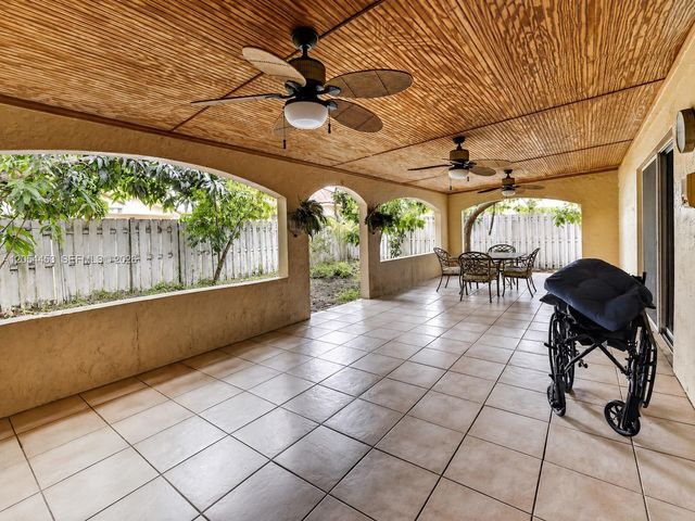709 NW 177th Ave, Pembroke Pines, FL 33029