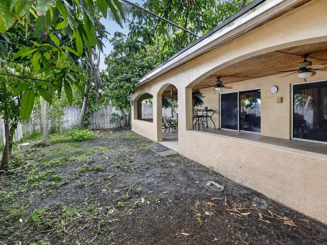 709 NW 177th Ave, Pembroke Pines, FL 33029