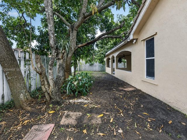 709 NW 177th Ave, Pembroke Pines, FL 33029