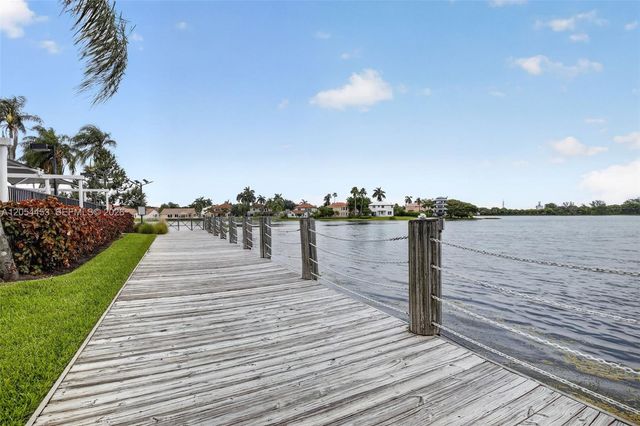 709 NW 177th Ave, Pembroke Pines, FL 33029