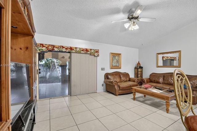 709 NW 177th Ave, Pembroke Pines, FL 33029