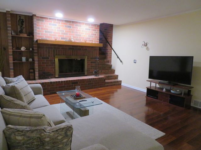 58 E Terra Cotta Avenue, Crystal Lake, IL 60014