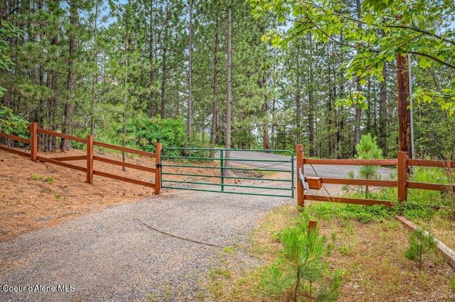 3018 S Signal Point RD, Post Falls, ID 83854