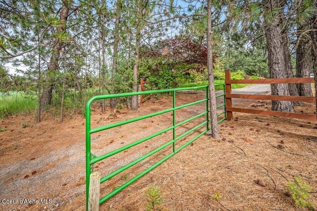 3018 S Signal Point RD, Post Falls, ID 83854