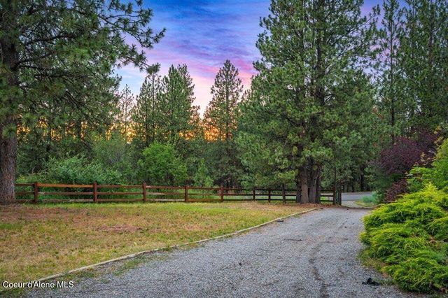 3018 S Signal Point RD, Post Falls, ID 83854