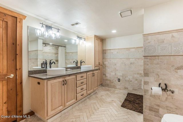 3018 S Signal Point RD, Post Falls, ID 83854
