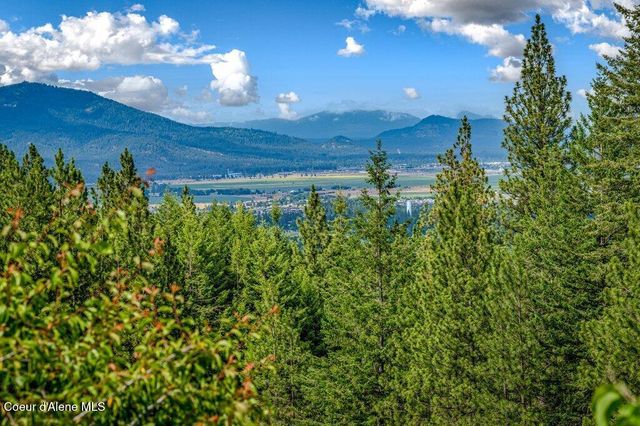 3018 S Signal Point RD, Post Falls, ID 83854