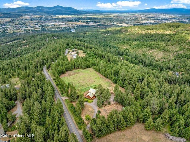 3018 S Signal Point RD, Post Falls, ID 83854