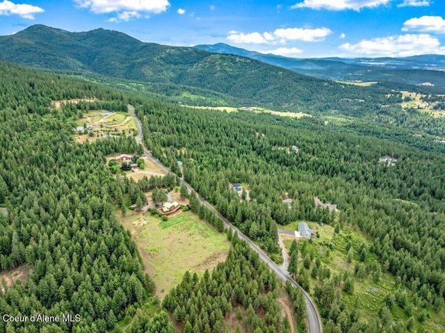 3018 S Signal Point RD, Post Falls, ID 83854