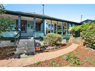 1132 ASH Ave, Cottage Grove, OR 97424