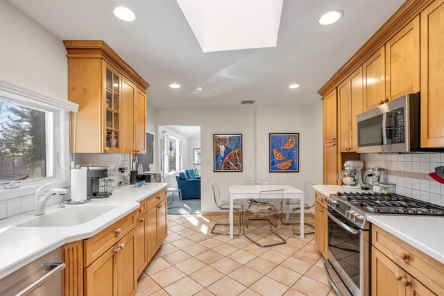 15 KENWOOD DR, Woodcliff Lake, NJ 07677