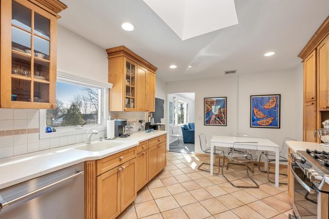 15 KENWOOD DR, Woodcliff Lake, NJ 07677