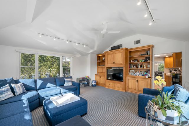 15 KENWOOD DR, Woodcliff Lake, NJ 07677