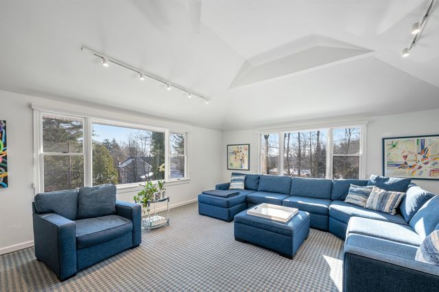 15 KENWOOD DR, Woodcliff Lake, NJ 07677