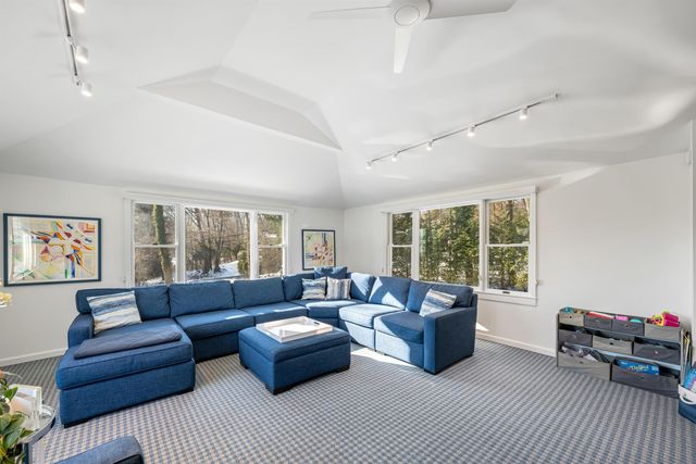 15 KENWOOD DR, Woodcliff Lake, NJ 07677