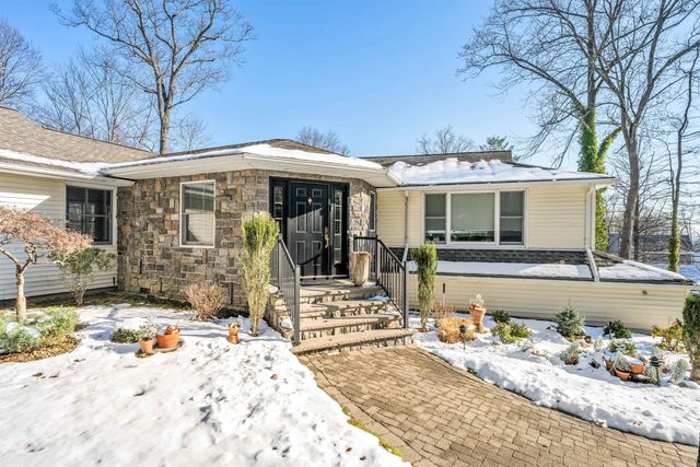 15 KENWOOD DR, Woodcliff Lake, NJ 07677