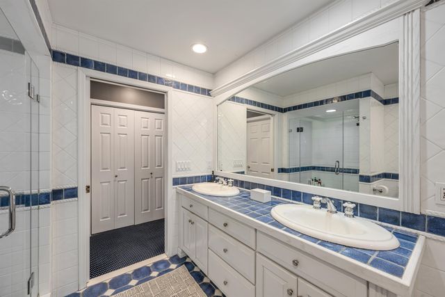 15 KENWOOD DR, Woodcliff Lake, NJ 07677