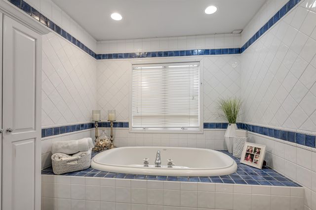 15 KENWOOD DR, Woodcliff Lake, NJ 07677