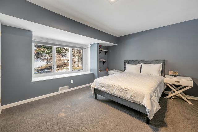 15 KENWOOD DR, Woodcliff Lake, NJ 07677