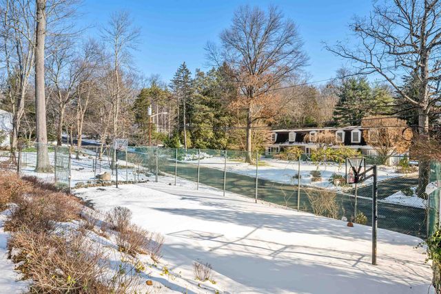 15 KENWOOD DR, Woodcliff Lake, NJ 07677