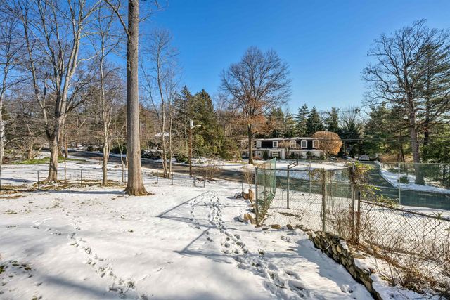 15 KENWOOD DR, Woodcliff Lake, NJ 07677