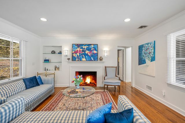 15 KENWOOD DR, Woodcliff Lake, NJ 07677