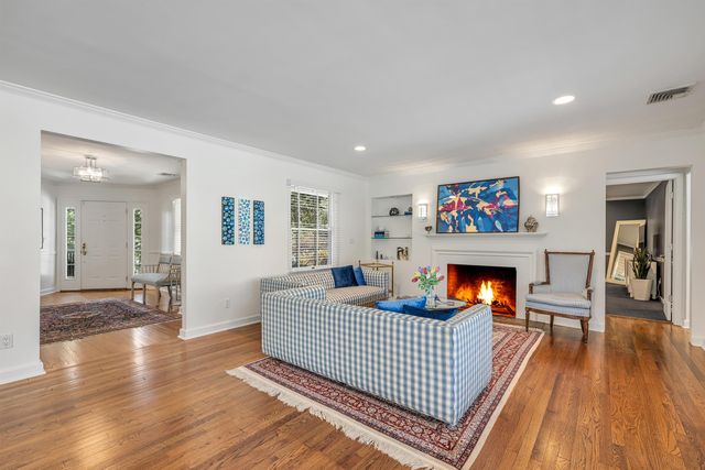 15 KENWOOD DR, Woodcliff Lake, NJ 07677