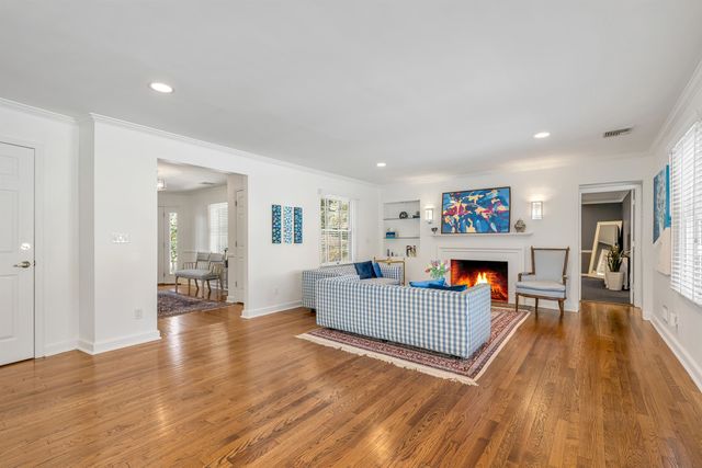 15 KENWOOD DR, Woodcliff Lake, NJ 07677