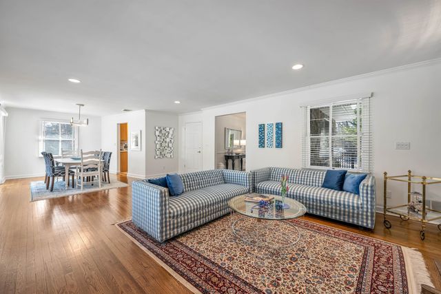 15 KENWOOD DR, Woodcliff Lake, NJ 07677