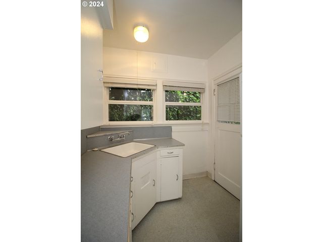 1805 Ne 8TH Ave, Portland, OR 97212