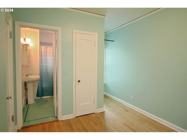 1805 Ne 8TH Ave, Portland, OR 97212