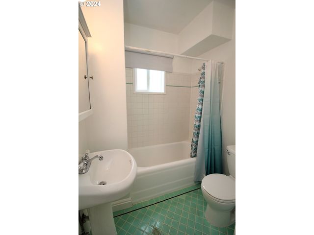 1805 Ne 8TH Ave, Portland, OR 97212