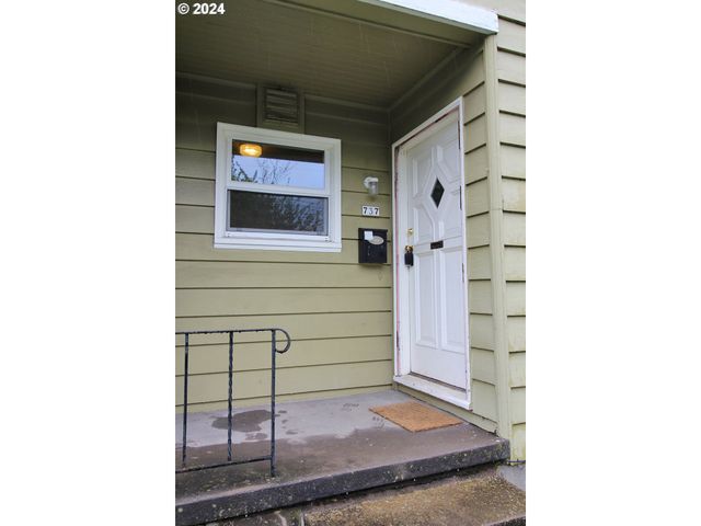 1805 Ne 8TH Ave, Portland, OR 97212