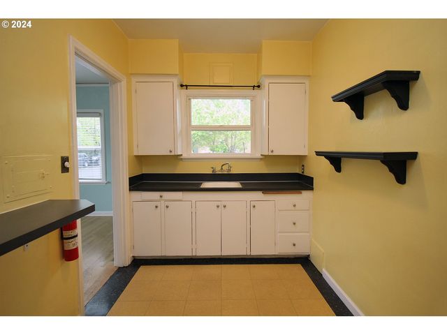 1805 Ne 8TH Ave, Portland, OR 97212