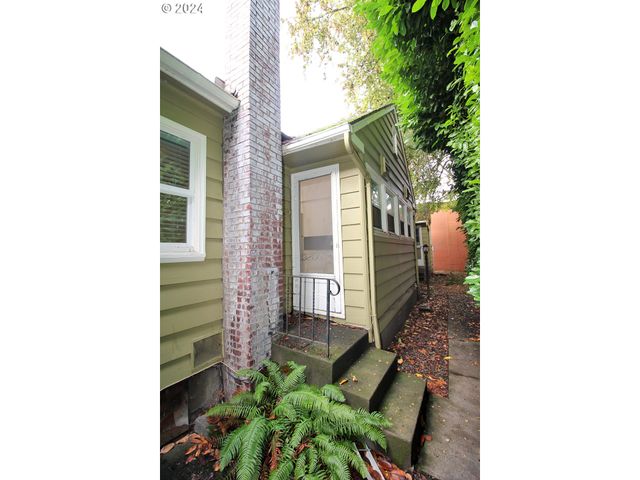 1805 Ne 8TH Ave, Portland, OR 97212